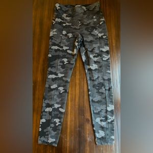 Cabi Camo Leggings Size S